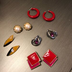 Bundle of vintage earrings